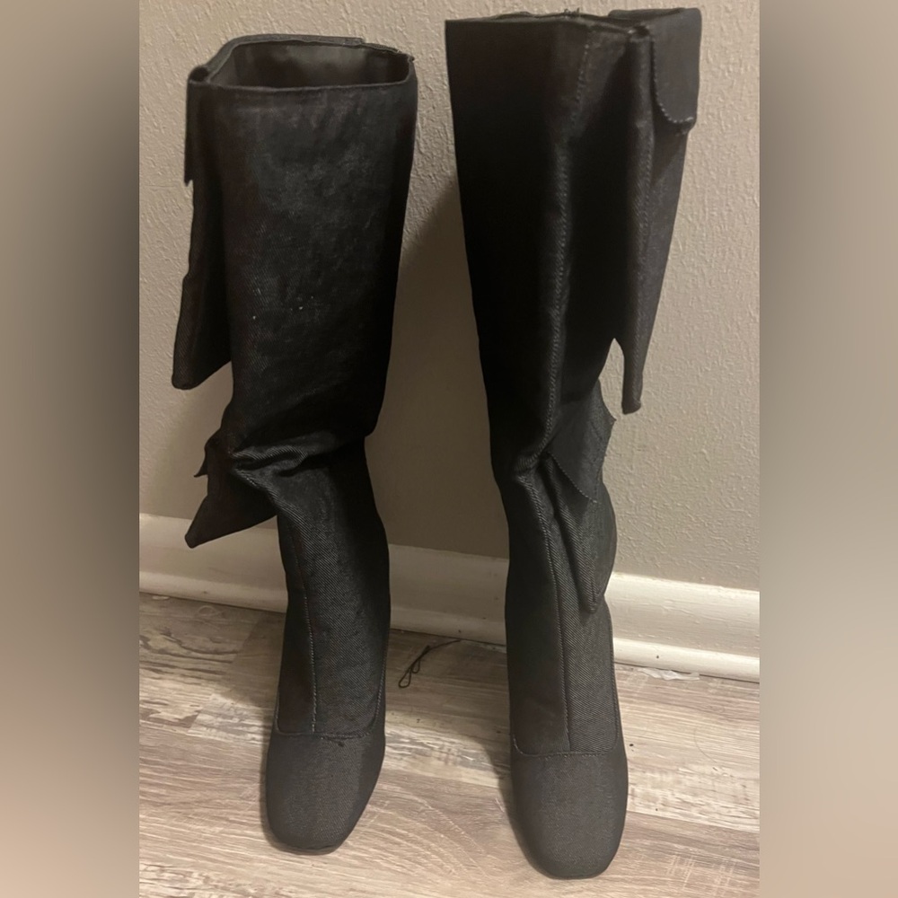 Black Women's Knee-High Boots